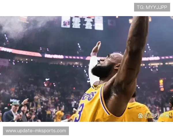 “逆转奇迹！湖人最后一分钟逆袭热火燃爆全场”，湖人最后一场常规赛